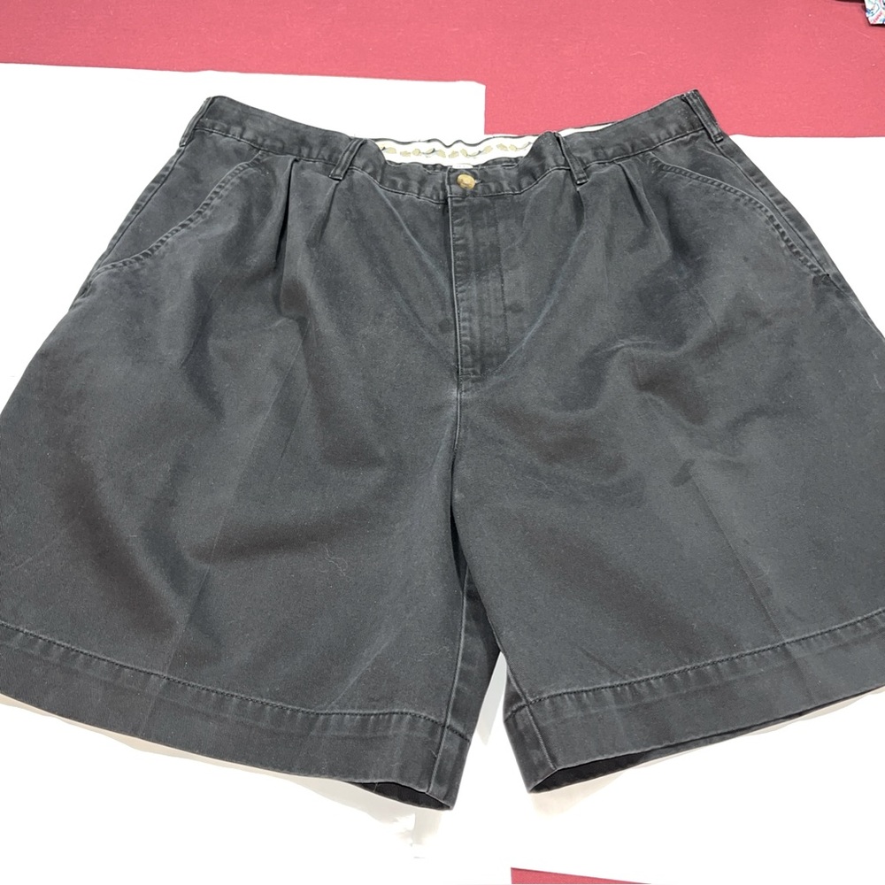 Guy Harvey Navy BLUE PLEATED Shorts,  Men’s Size 38, cotton High Rise 8” Inseam